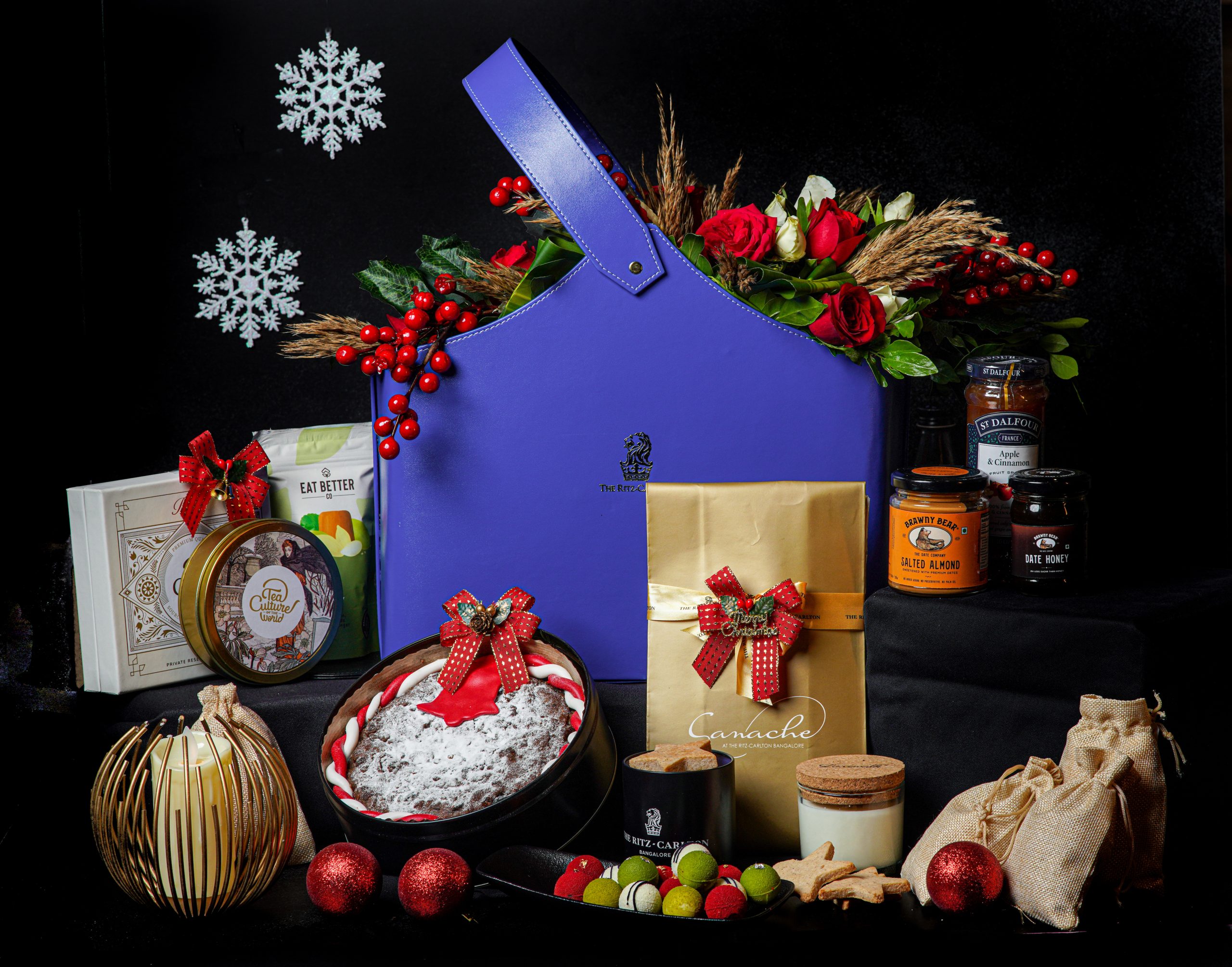 Curated Christmas Hampers Filled with Gourmet Treats and Seasonal Favorites for Loved Ones